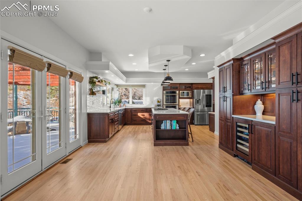 Image 16 of 50: Kitchen