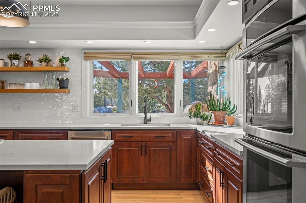 Image 17 of 50: Double Ovens