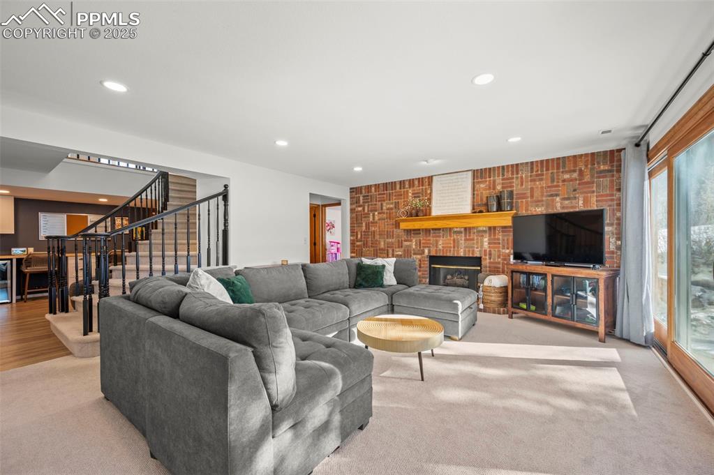 Image 33 of 50: Family Room