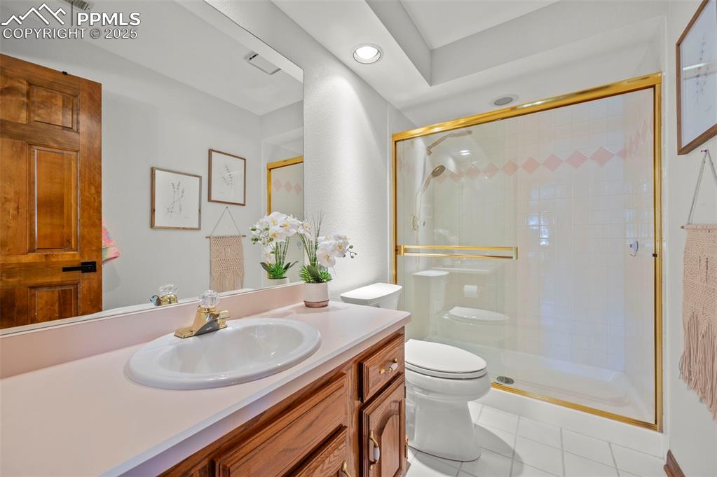 Image 41 of 50: Bathroom