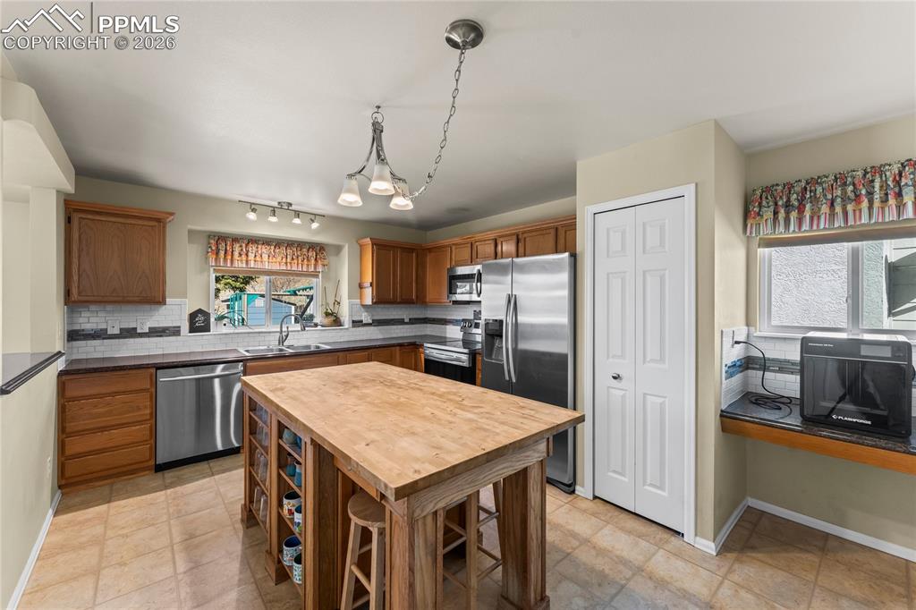 Image 12 of 36: Kitchen