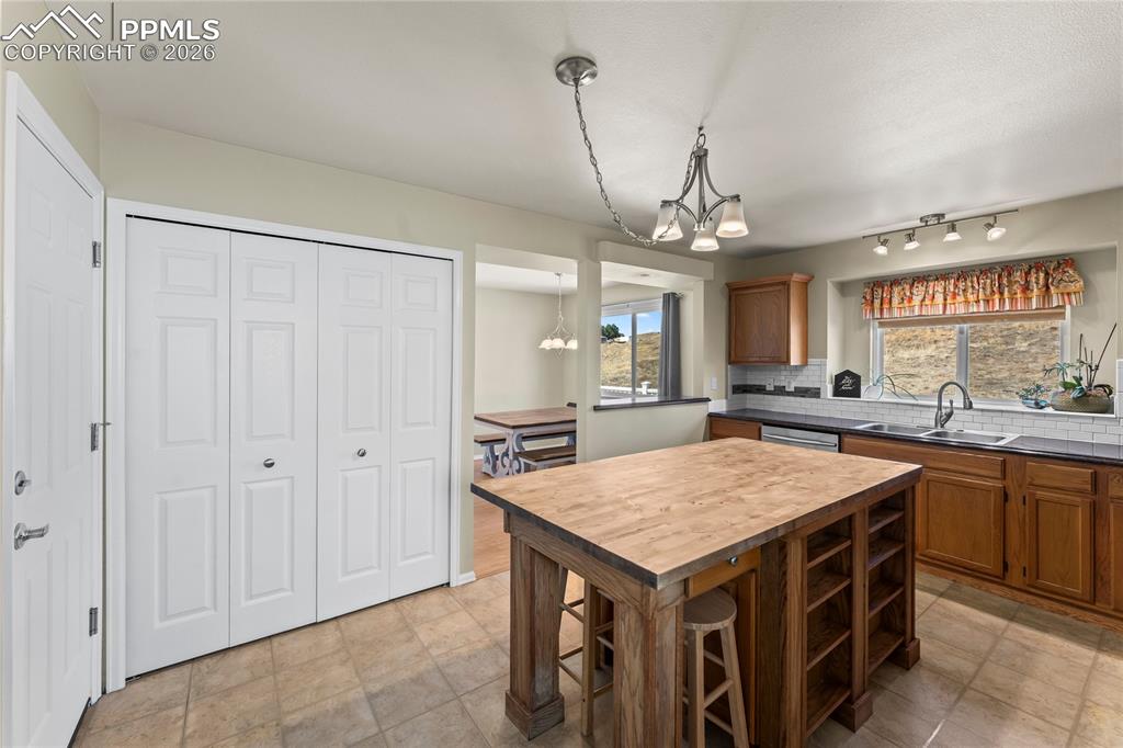 Image 13 of 36: Kitchen