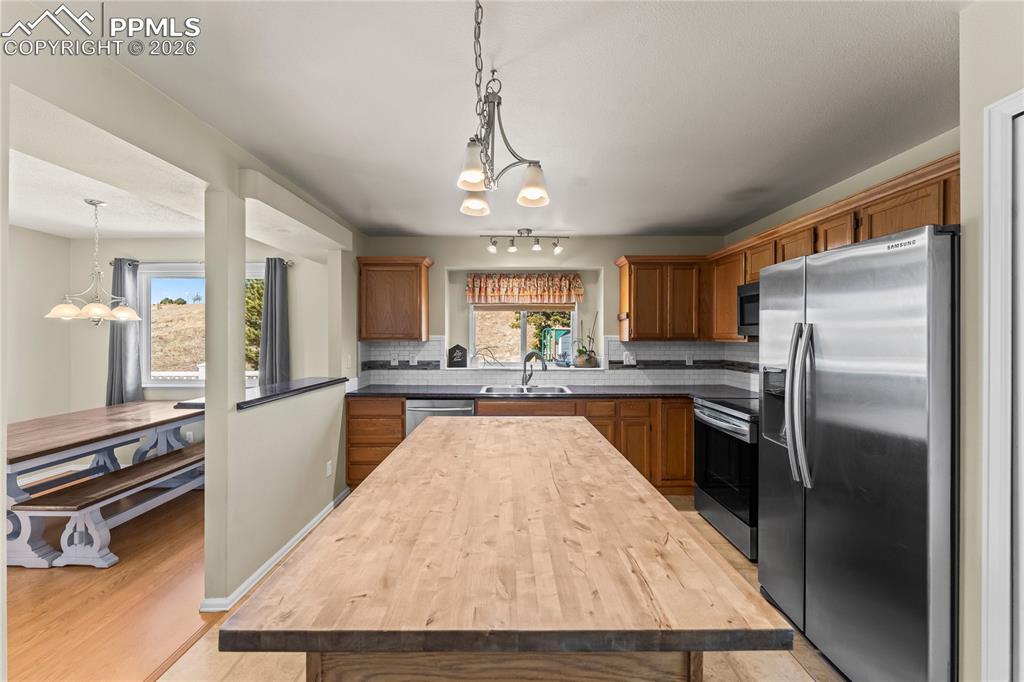 Image 14 of 36: Kitchen