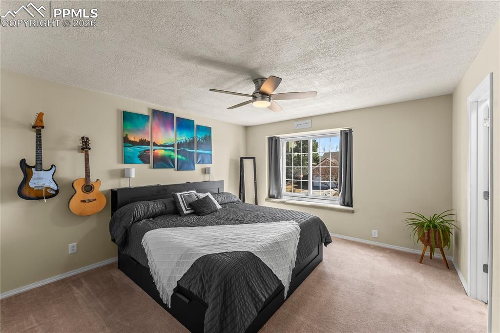 Image 23 of 36: Bedroom