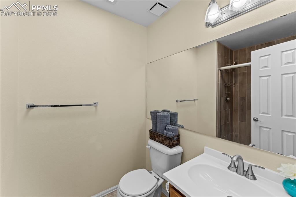 Image 25 of 36: Bathroom