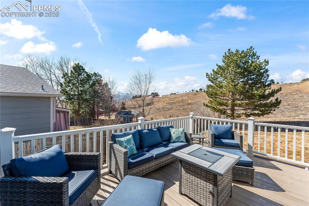 Image 26 of 36: Deck