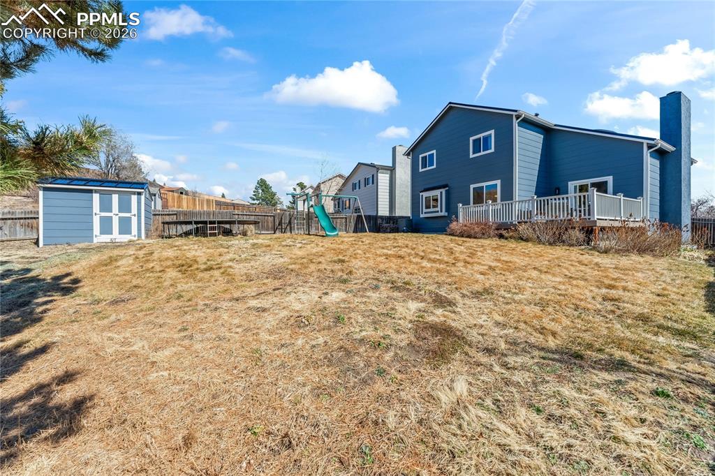 Image 29 of 36: Yard