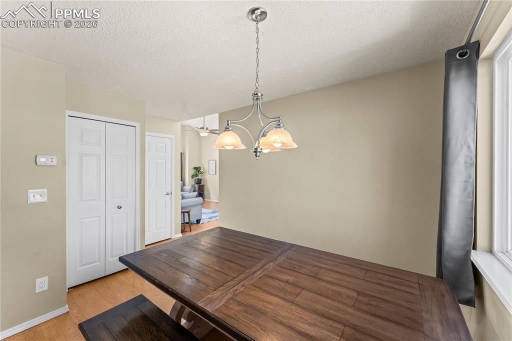 Image 9 of 36: Dining Area