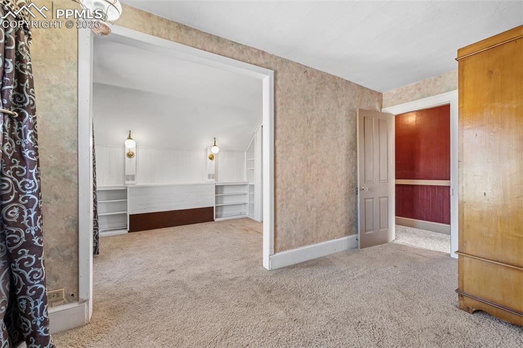 Image 22 of 36: Bedroom