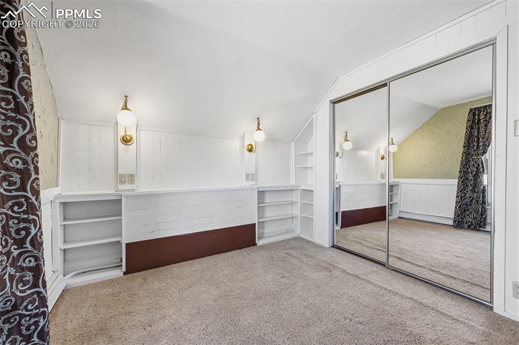 Image 23 of 36: Bedroom