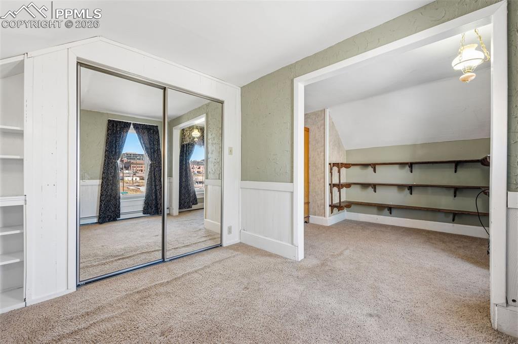 Image 24 of 36: Bedroom