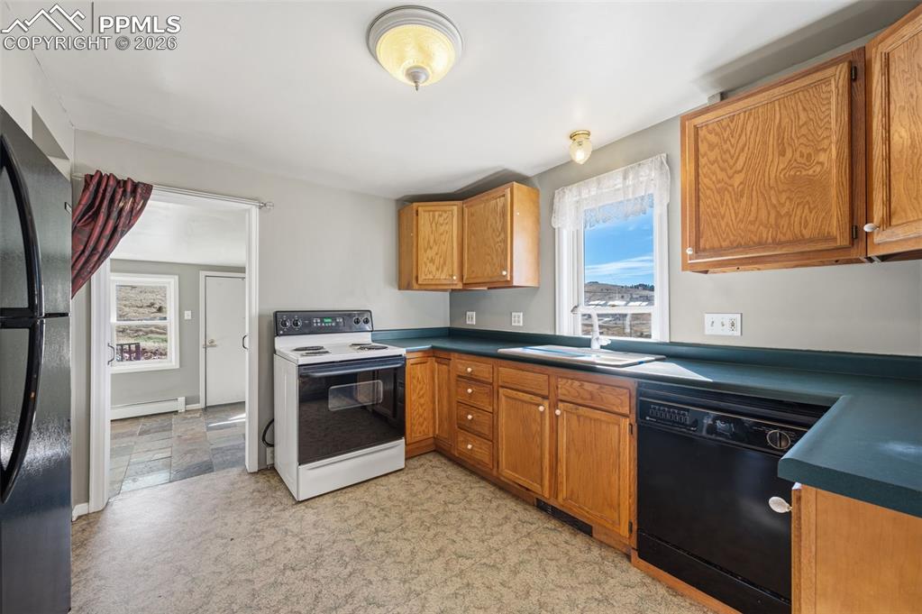 Image 8 of 36: Kitchen