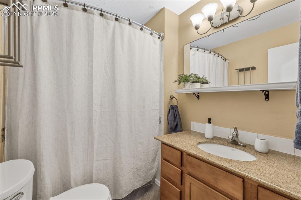 Image 11 of 24: Bathroom