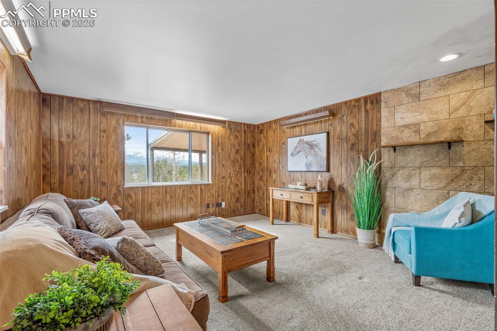 Image 4 of 24: Living Room