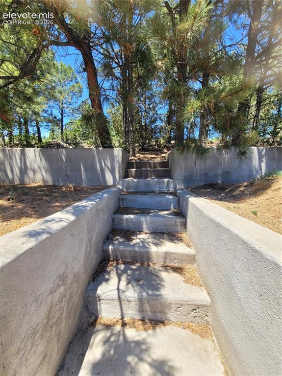Image 17 of 20: To upper level backyard