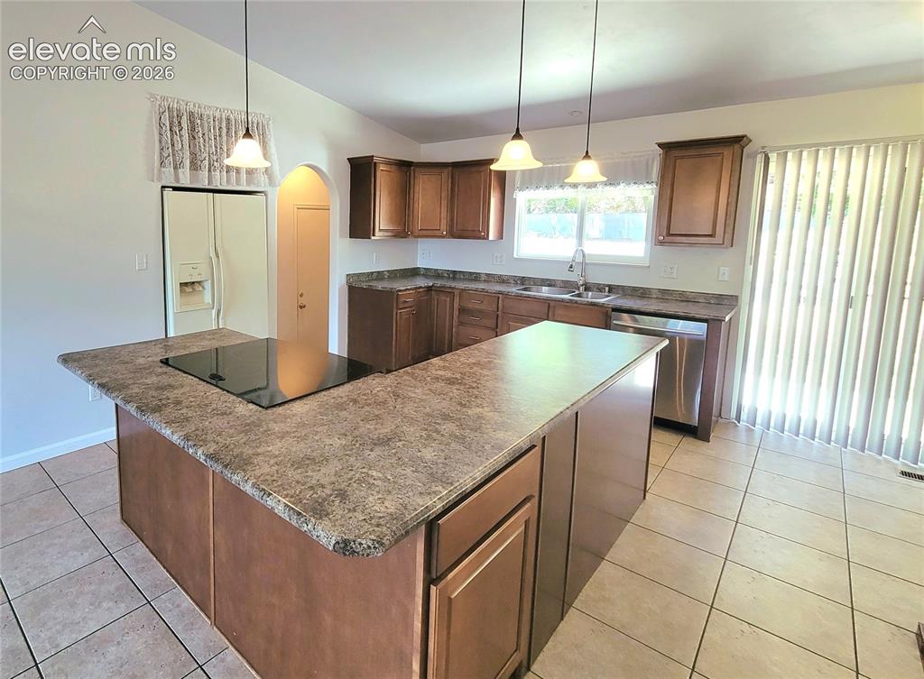 Image 3 of 20: Kitchen