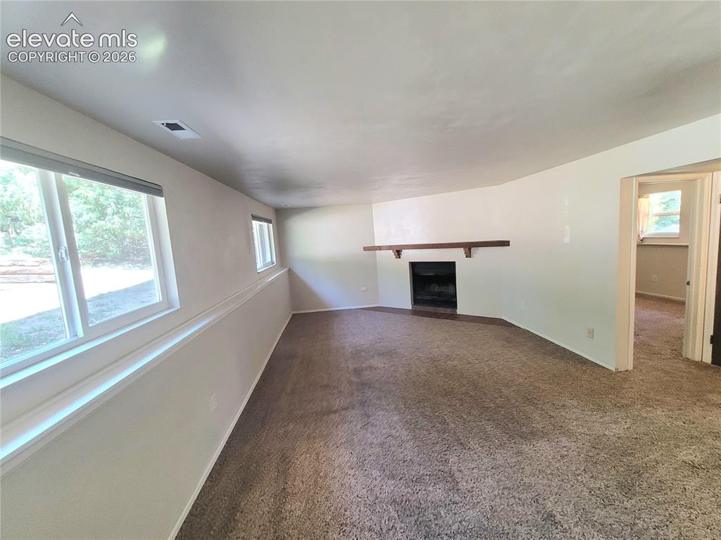 Image 6 of 20: Family Room