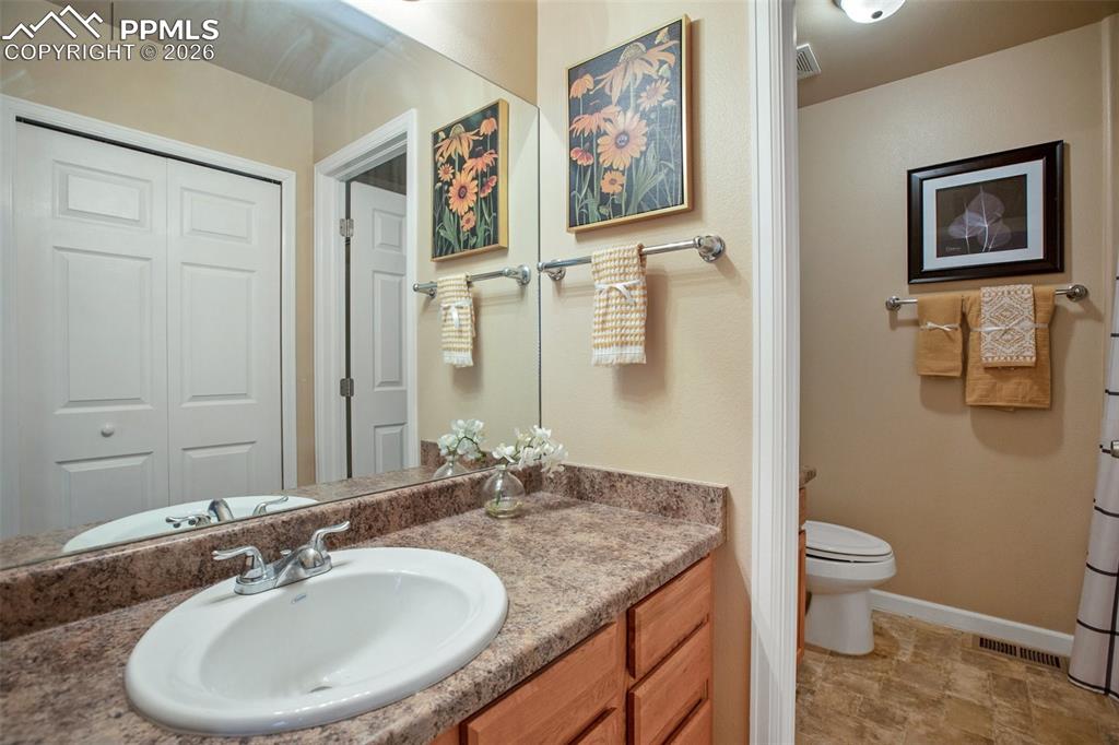 Image 19 of 29: Bathroom