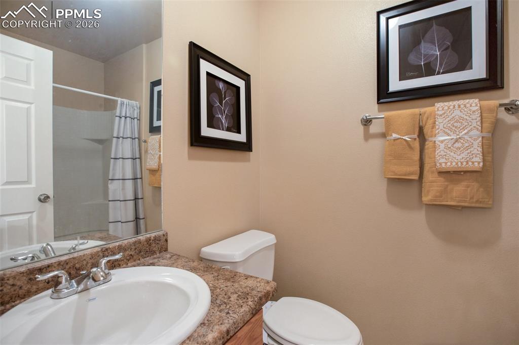 Image 20 of 29: Bathroom