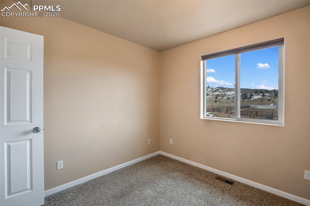 Image 22 of 29: Bedroom