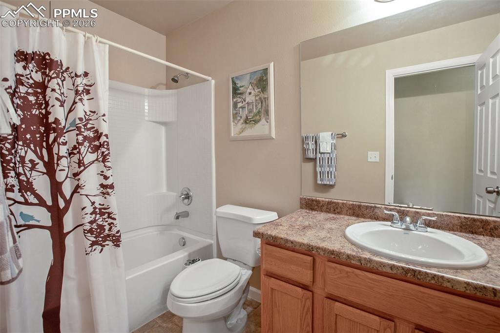 Image 25 of 29: Bathroom