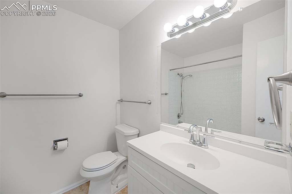 Image 41 of 49: Bathroom