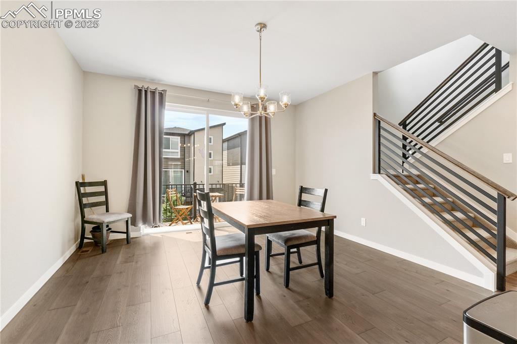 Image 13 of 42: Dining Area