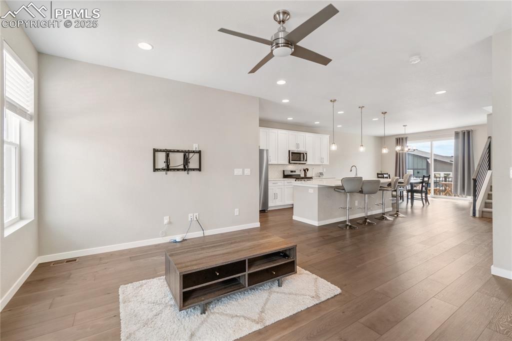 Image 14 of 42: Living Room