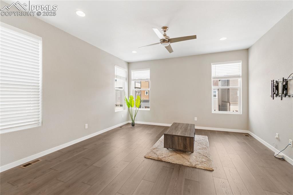 Image 15 of 42: Main level livingroom area