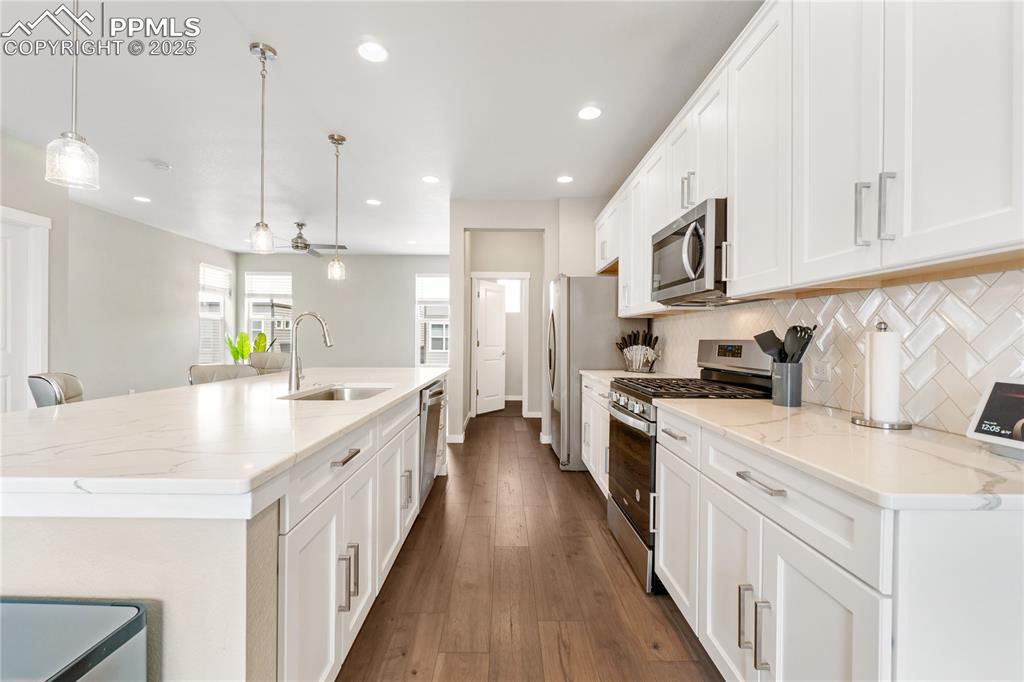 Image 17 of 42: Kitchen