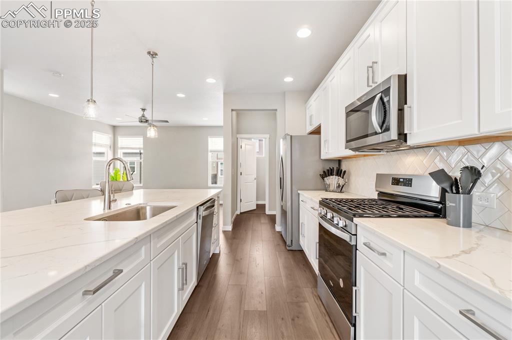 Image 20 of 42: Kitchen