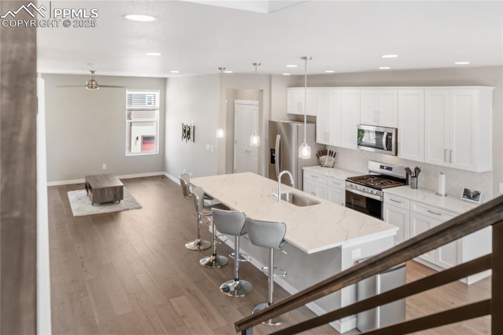 Image 22 of 42: Extra large island