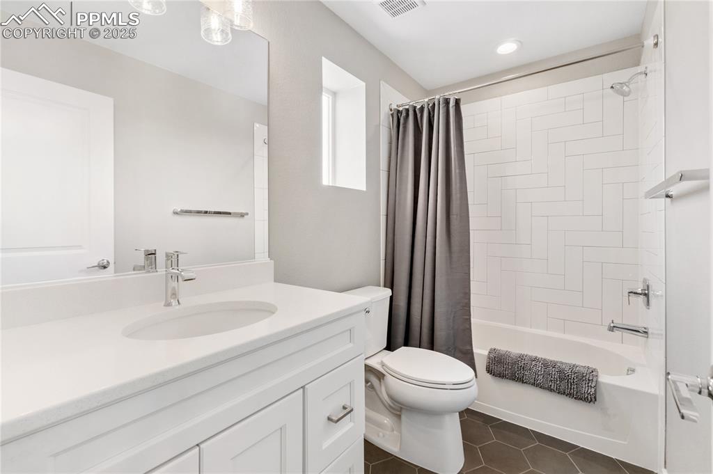 Image 35 of 42: Bathroom to the upper level bedroom