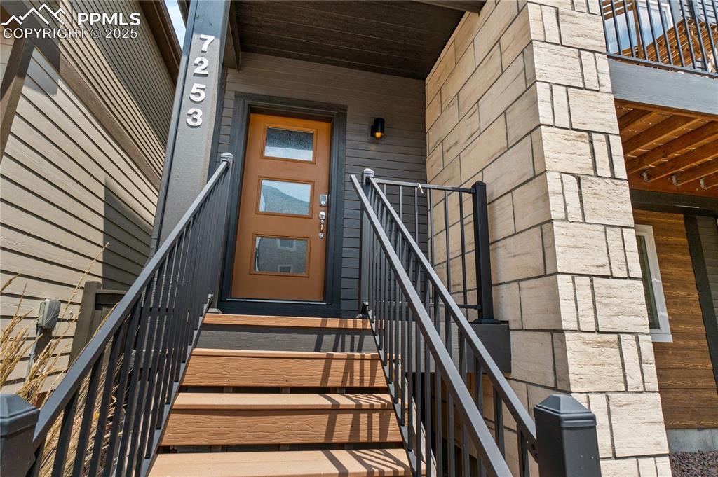 Image 39 of 42: Entry