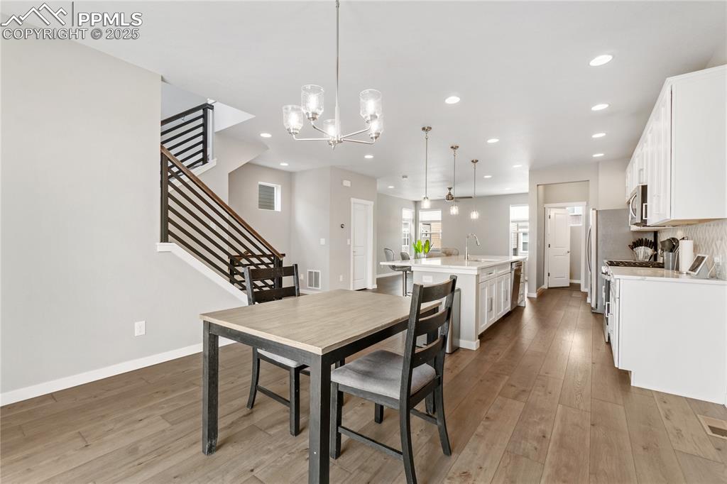 Image 9 of 42: Dining Area