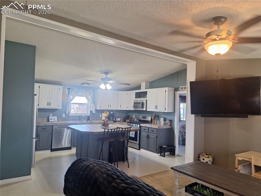 Image 13 of 39: Kitchen