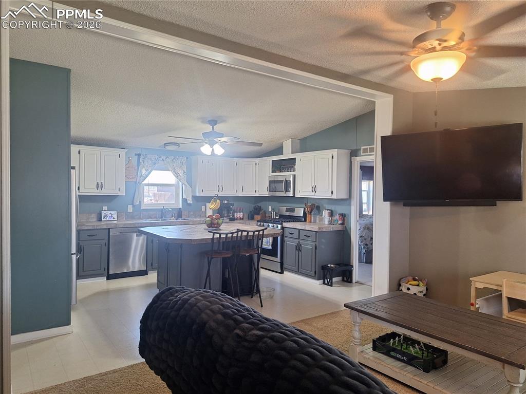 Image 14 of 39: Kitchen