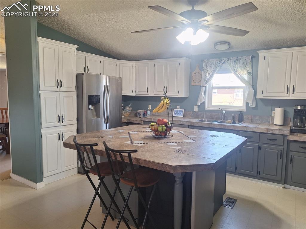 Image 17 of 39: Kitchen