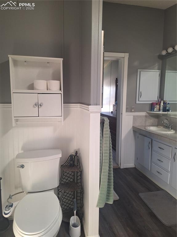 Image 23 of 39: Bathroom