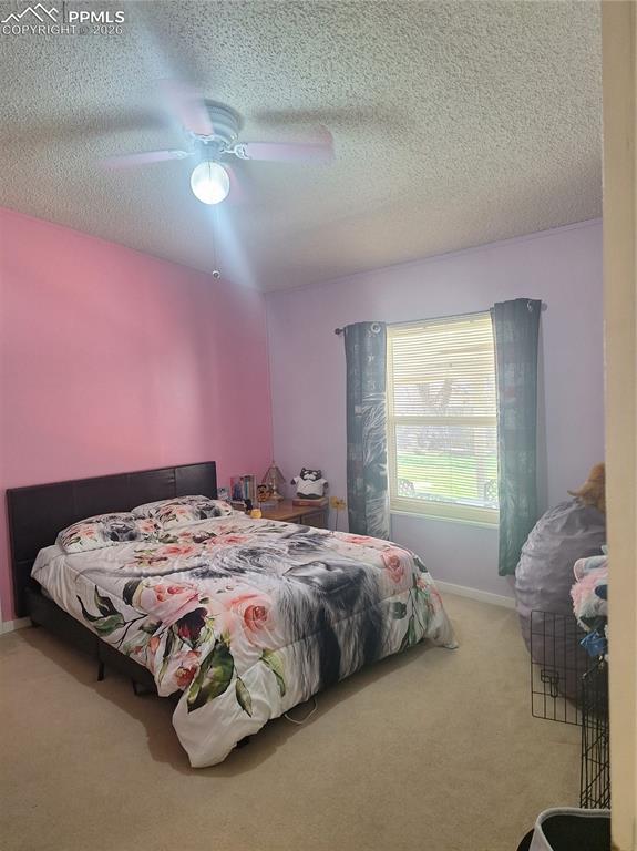 Image 34 of 39: Bedroom