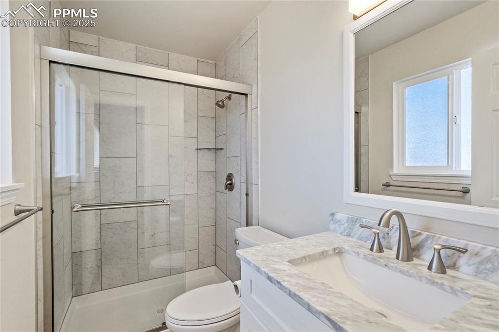 Image 19 of 40: Bathroom