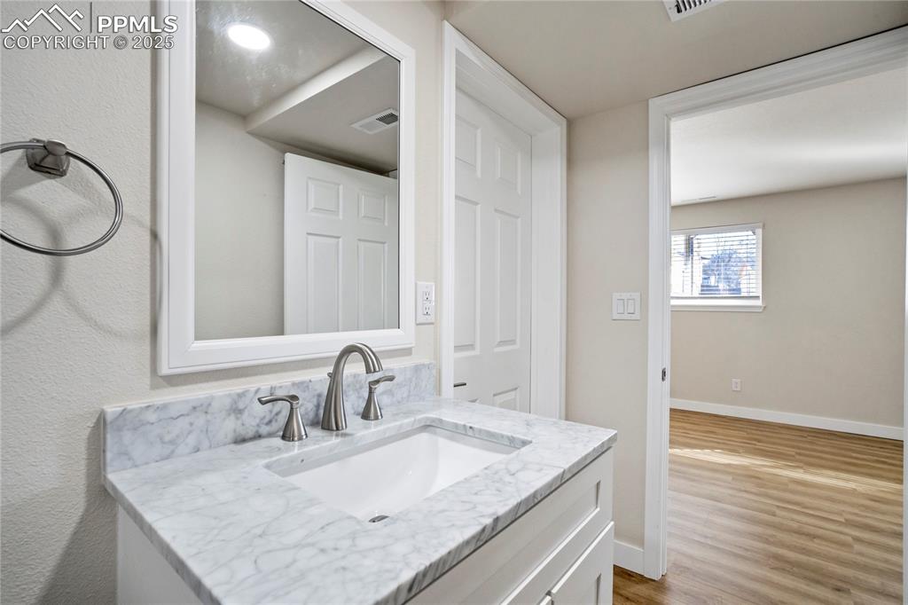 Image 22 of 40: Bathroom