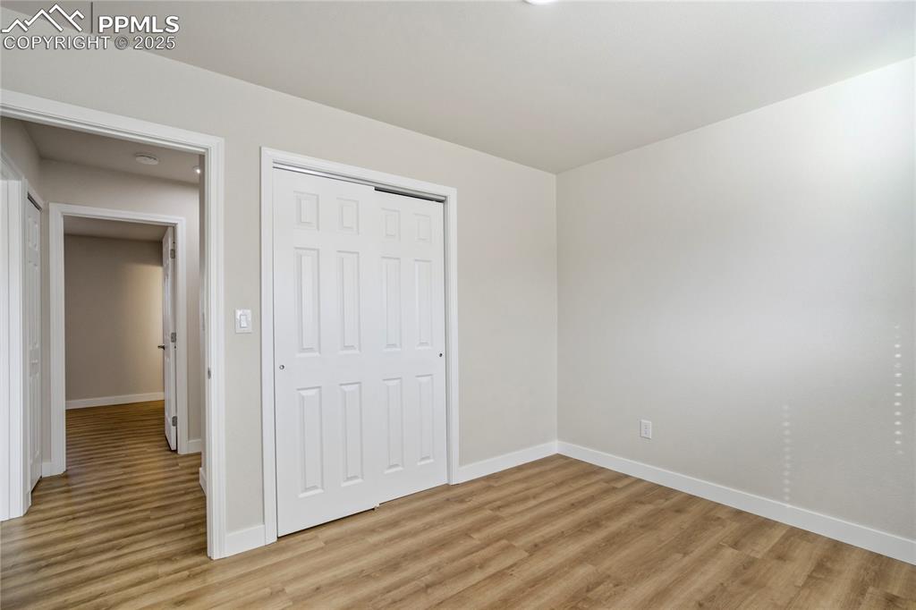 Image 25 of 40: Bedroom