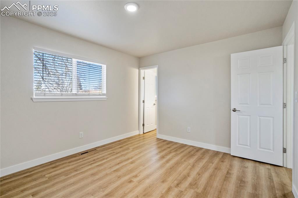 Image 26 of 40: Bedroom