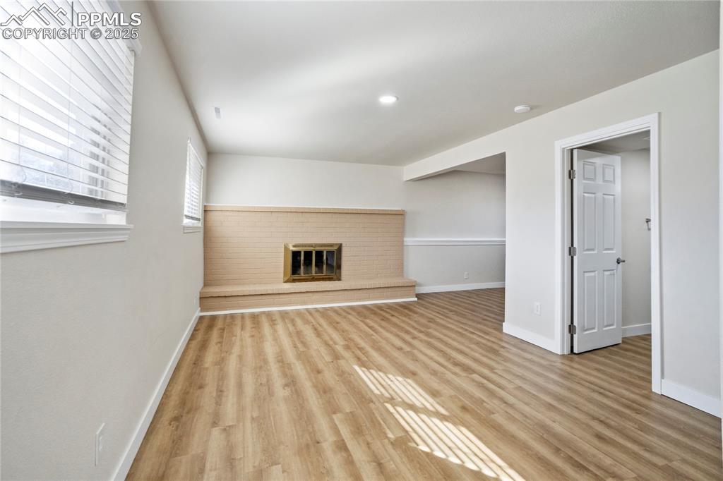 Image 29 of 40: Living Room