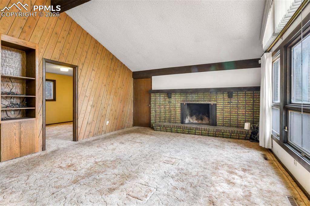 Image 11 of 50: Kitchen