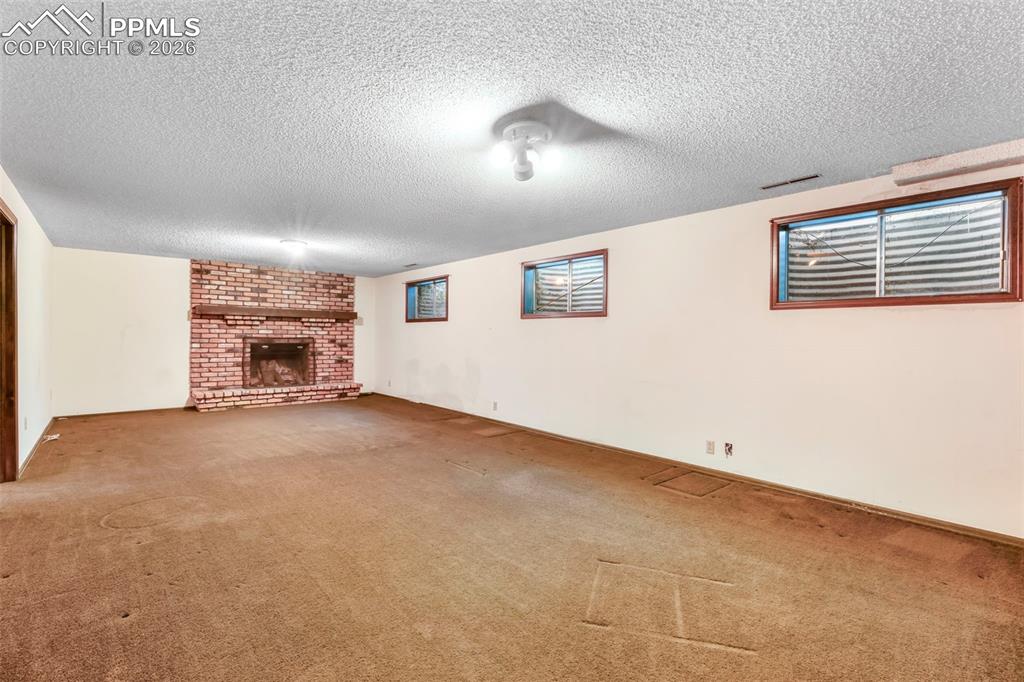 Image 24 of 50: Bathroom