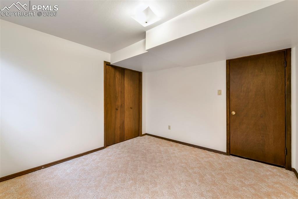 Image 34 of 50: Bedroom