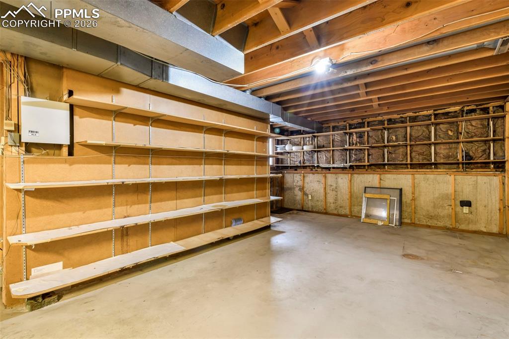 Image 37 of 50: Bedroom