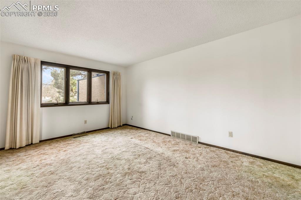 Image 5 of 50: Floor Plan